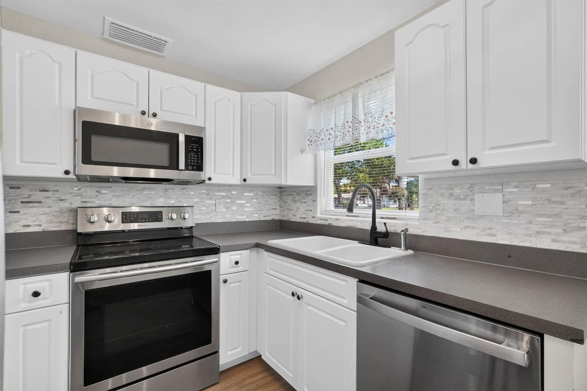 94 ROGERS PARK DRIVE — photo 13 of 36