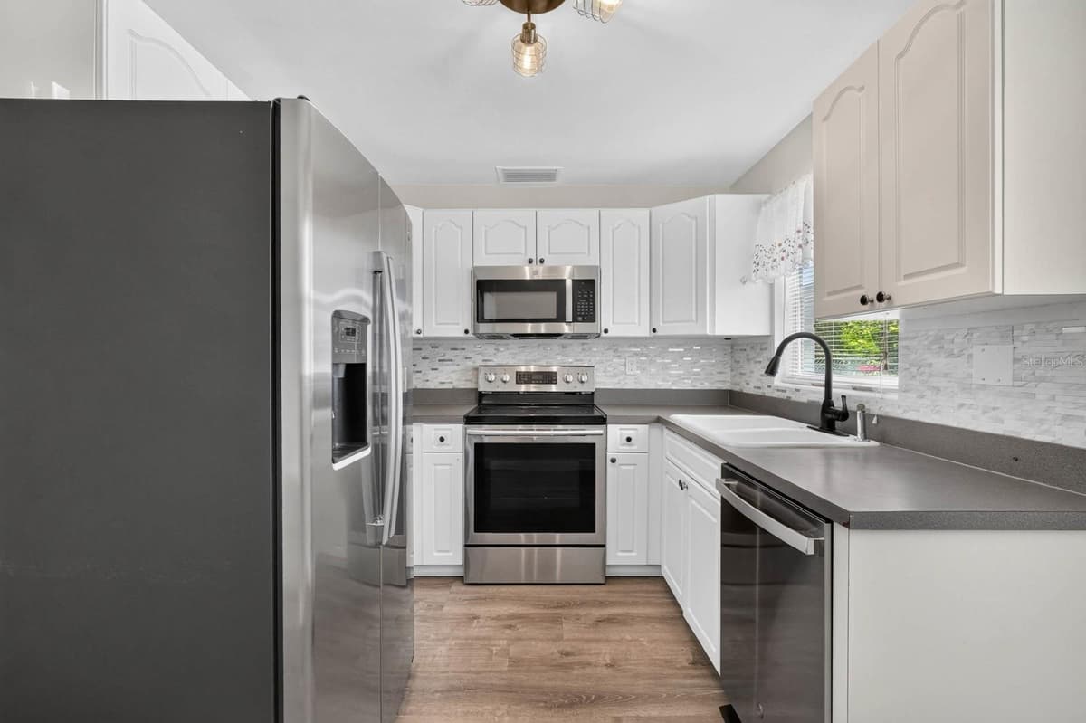 94 ROGERS PARK DRIVE — photo 11 of 36