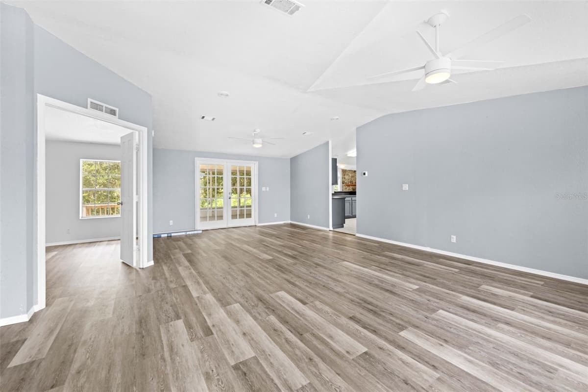 33320 LARKIN ROAD — photo 13 of 60