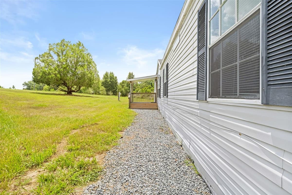 33320 LARKIN ROAD — photo 8 of 60