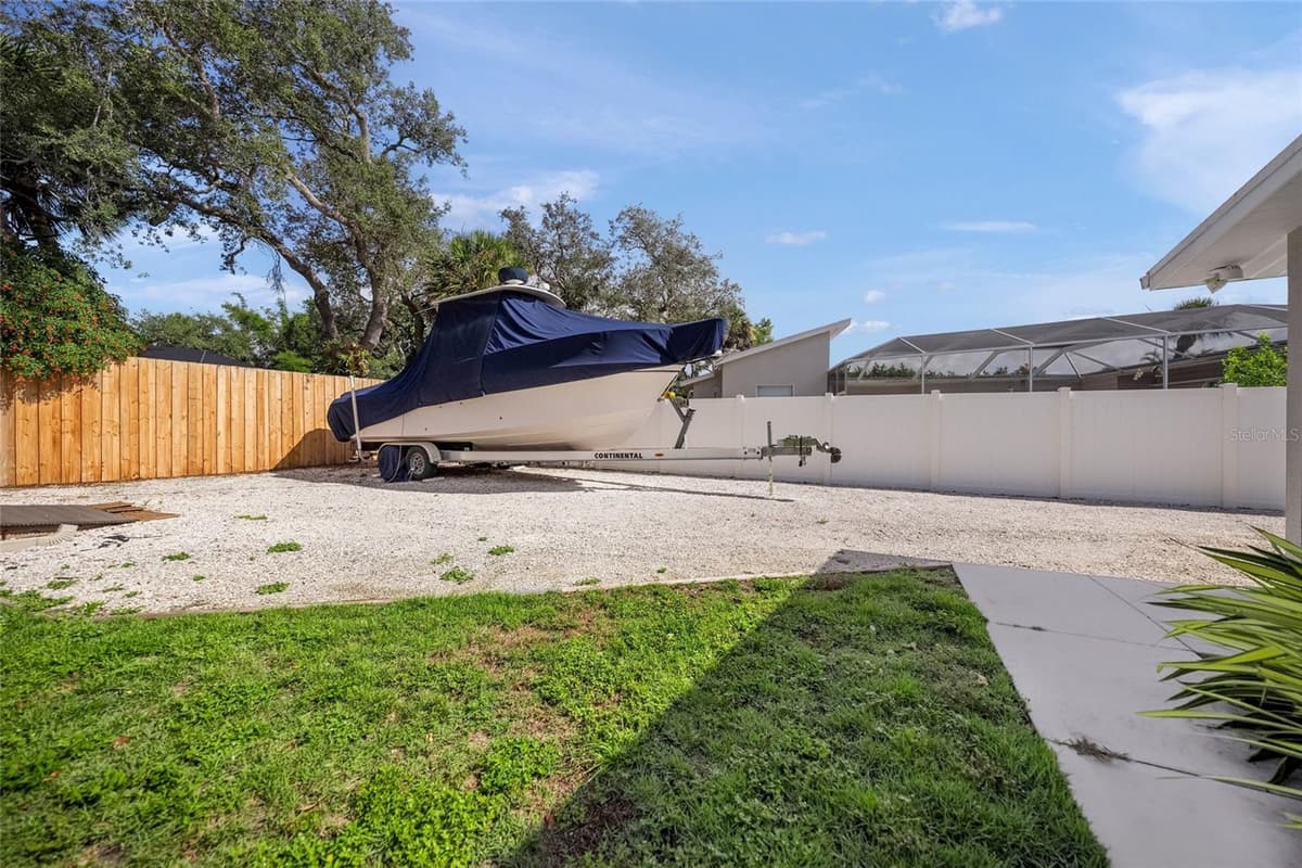 7616 COVE TERRACE — photo 37 of 44