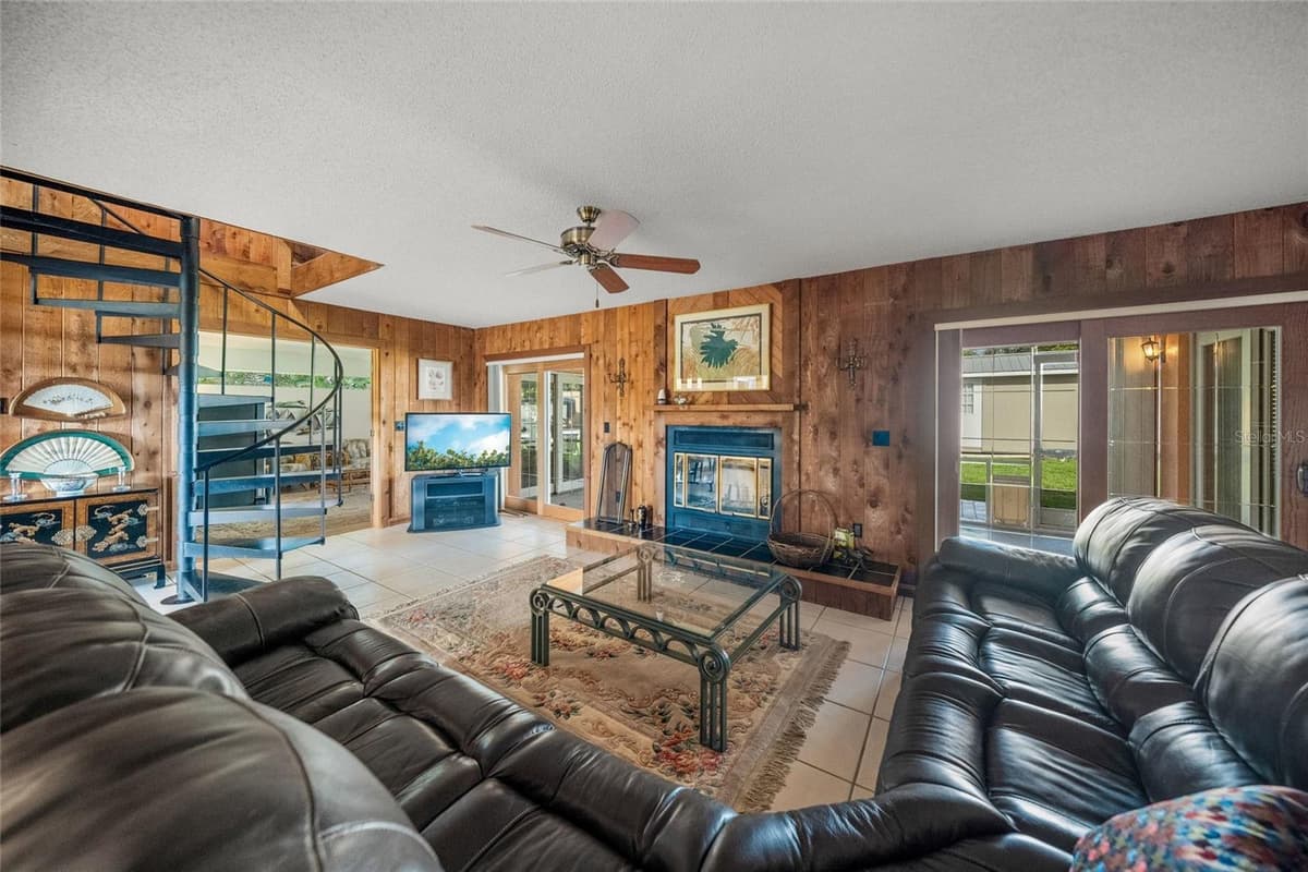 7616 COVE TERRACE — photo 19 of 44
