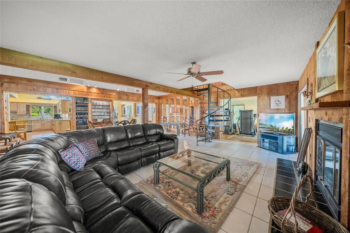 7616 COVE TERRACE — photo 18 of 44