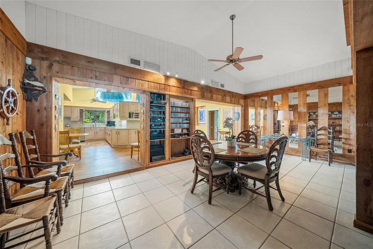 7616 COVE TERRACE — photo 16 of 44