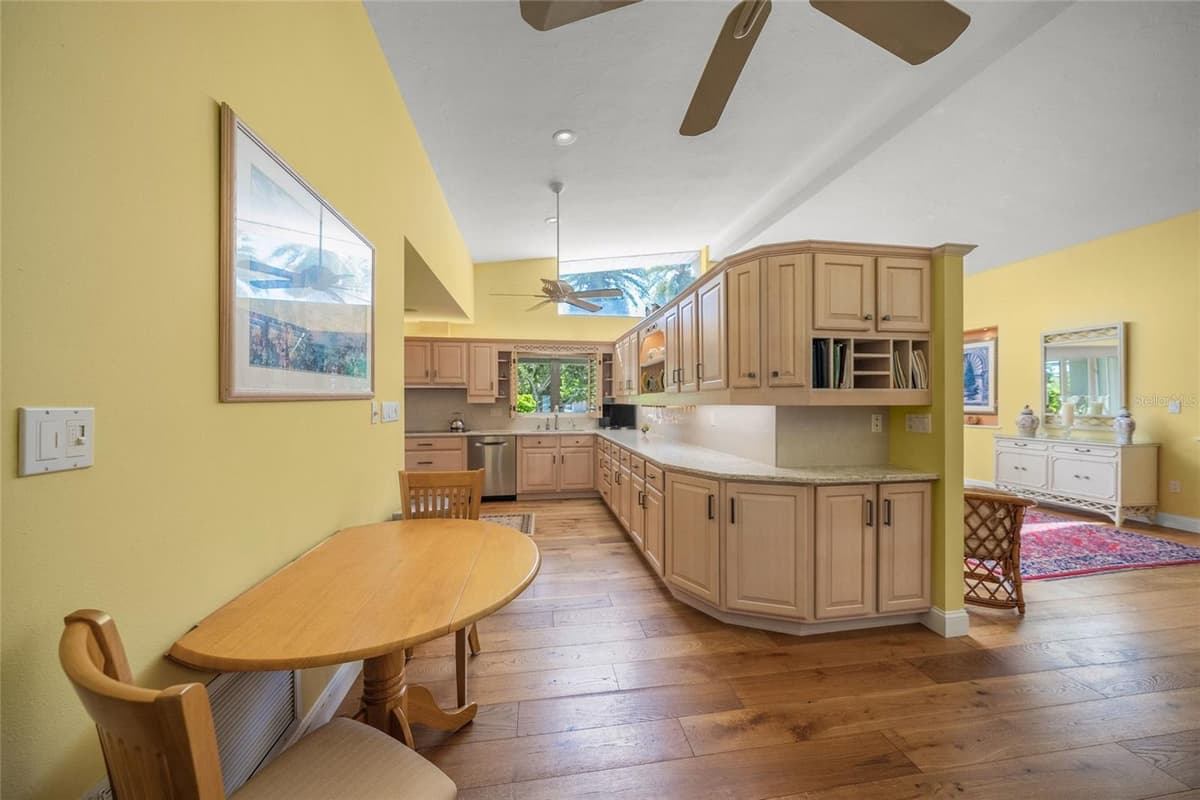 7616 COVE TERRACE — photo 12 of 44