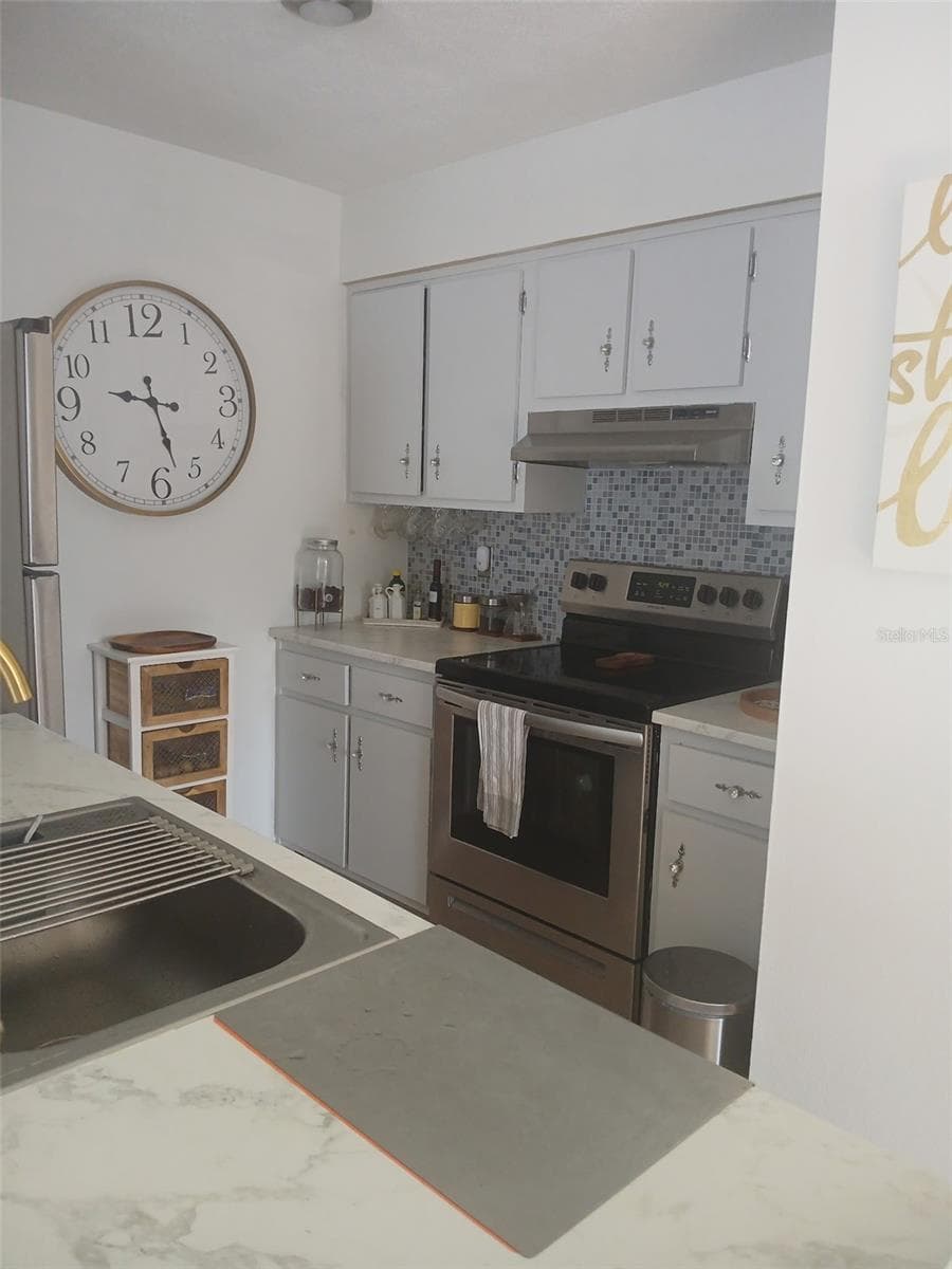 411 DORCHESTER SQUARE — photo 7 of 21