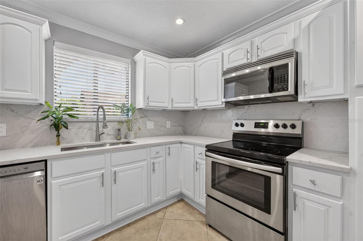 1871 BRYAN AVENUE — photo 10 of 28
