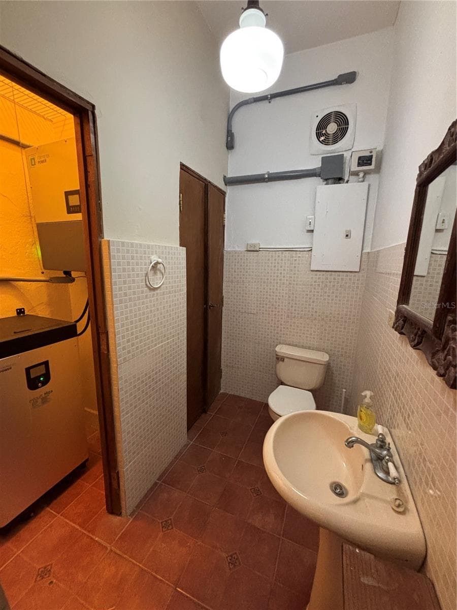 456 CALLE SALDAÑA — photo 17 of 98