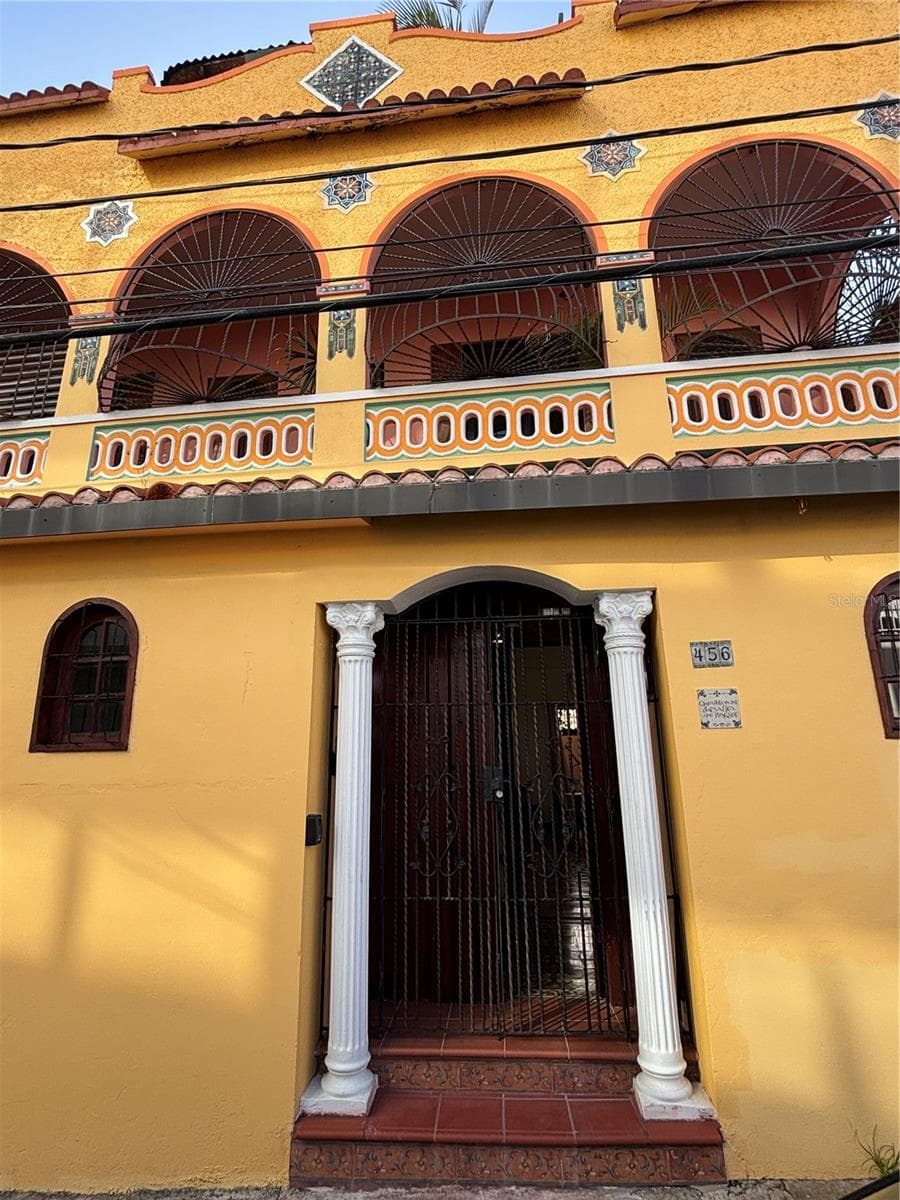 456 CALLE SALDAÑA — photo 2 of 98