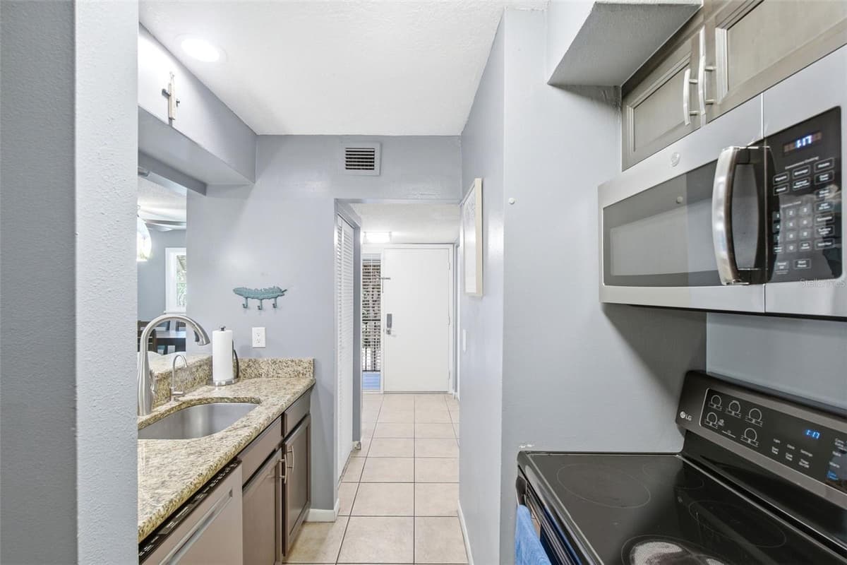 140 ORCHID WOODS COURT — photo 12 of 38