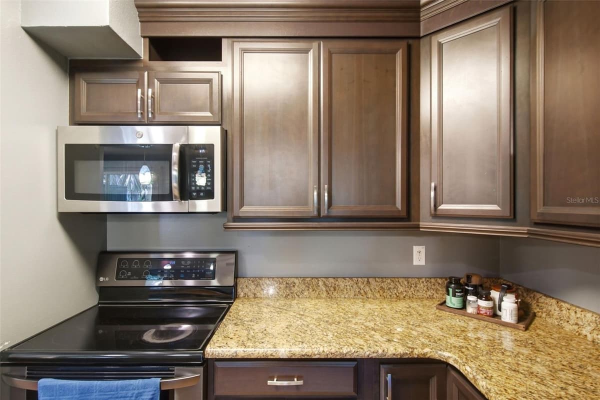 140 ORCHID WOODS COURT — photo 8 of 38