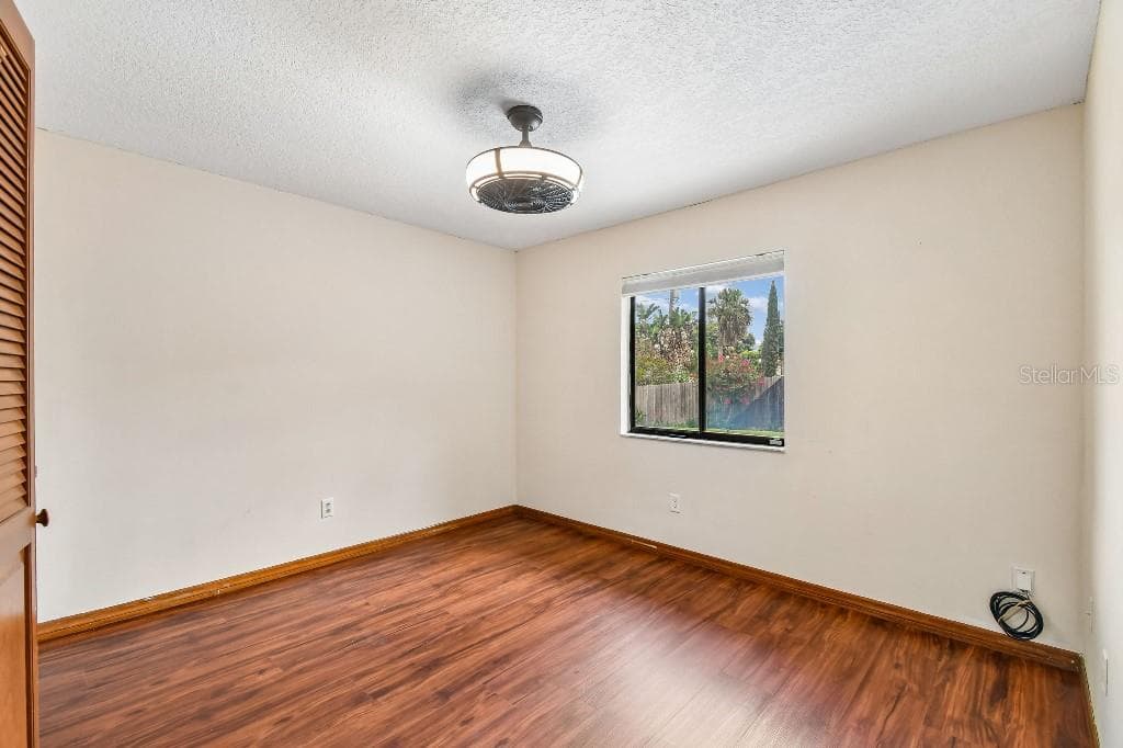 507 FERNWOOD DRIVE — photo 21 of 41