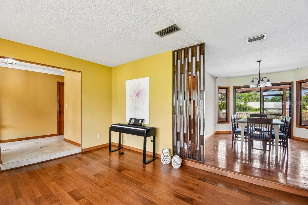 507 FERNWOOD DRIVE — photo 7 of 41