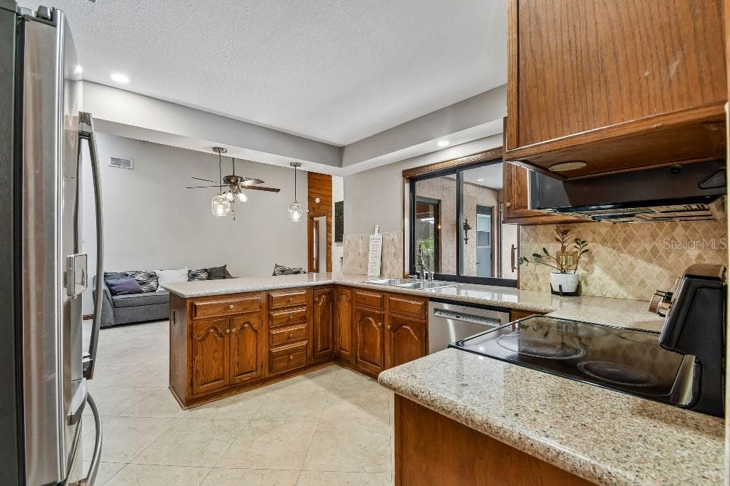 507 FERNWOOD DRIVE — photo 10 of 41