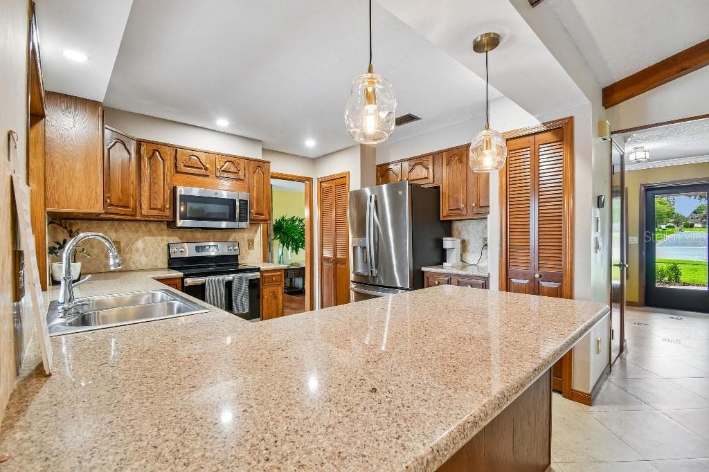507 FERNWOOD DRIVE — photo 11 of 41