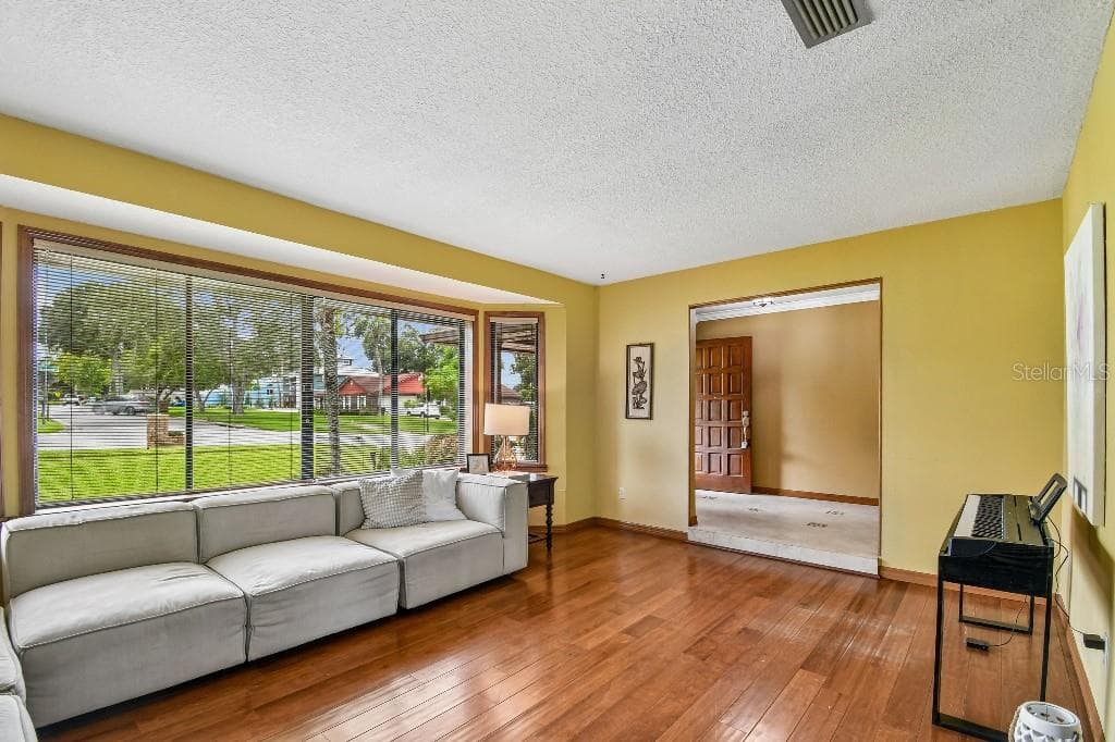 507 FERNWOOD DRIVE — photo 6 of 41