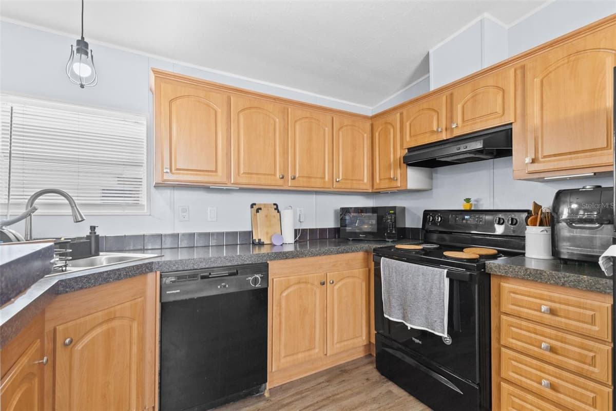 11535 LEANNE WALK — photo 6 of 41