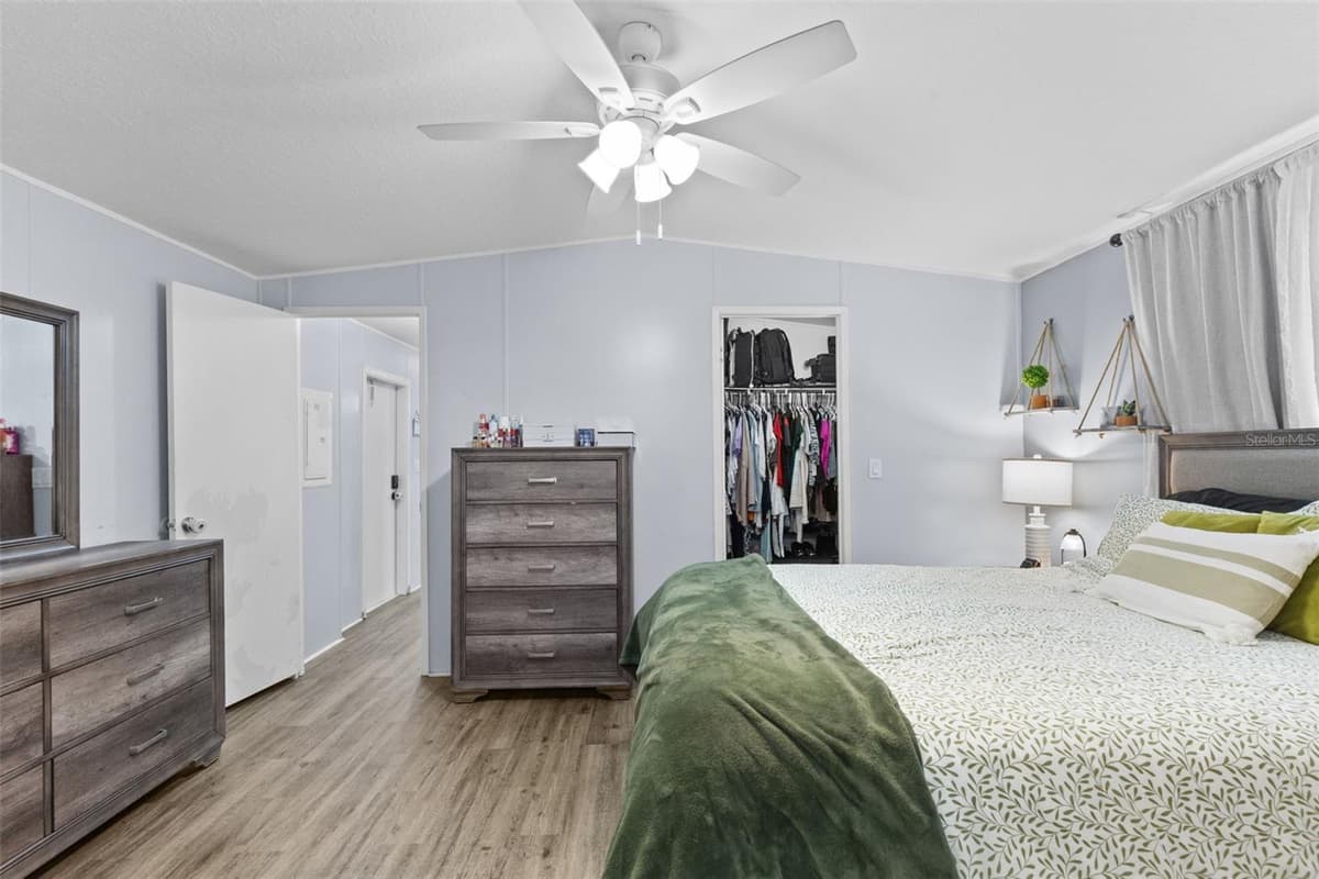 11535 LEANNE WALK — photo 13 of 41