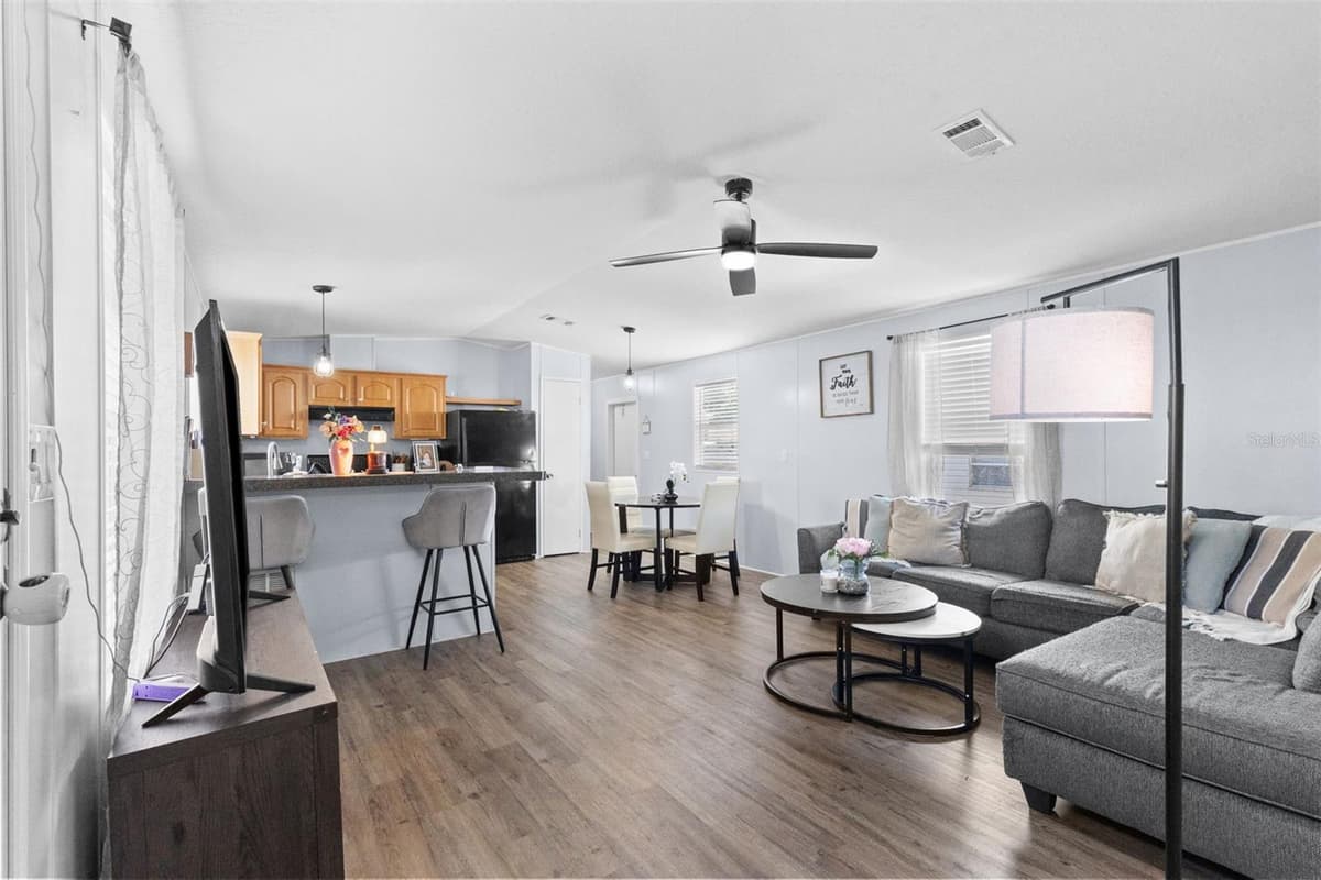 11535 LEANNE WALK — photo 4 of 41