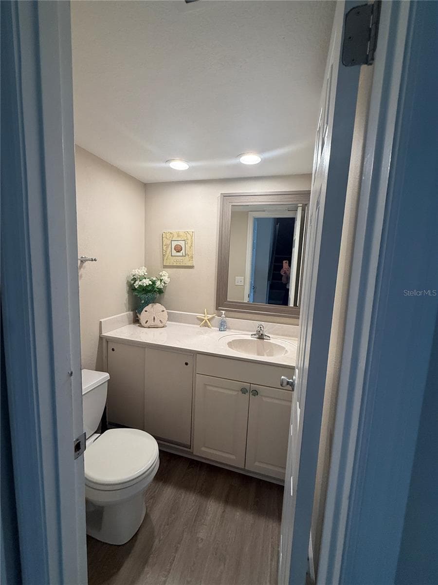 315 MEDALLION BOULEVARD — photo 10 of 61