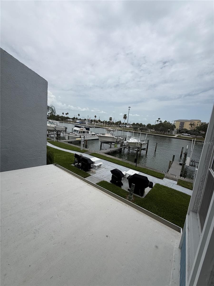 315 MEDALLION BOULEVARD — photo 3 of 61