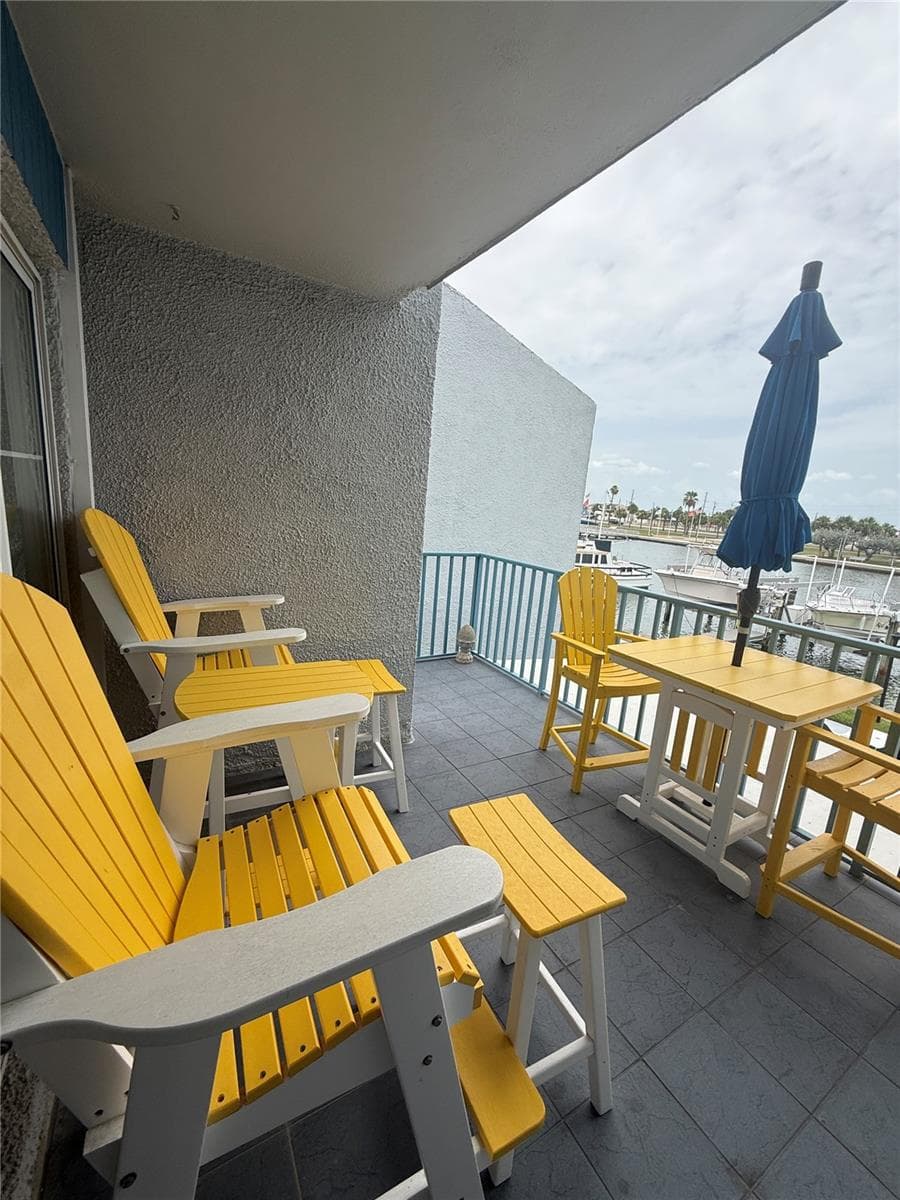 315 MEDALLION BOULEVARD — photo 4 of 61