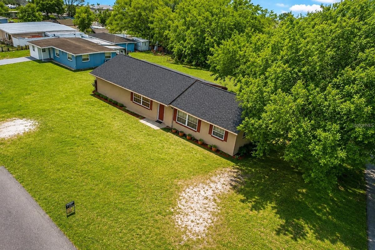 1212 SHAWNEE DRIVE — photo 1 of 32