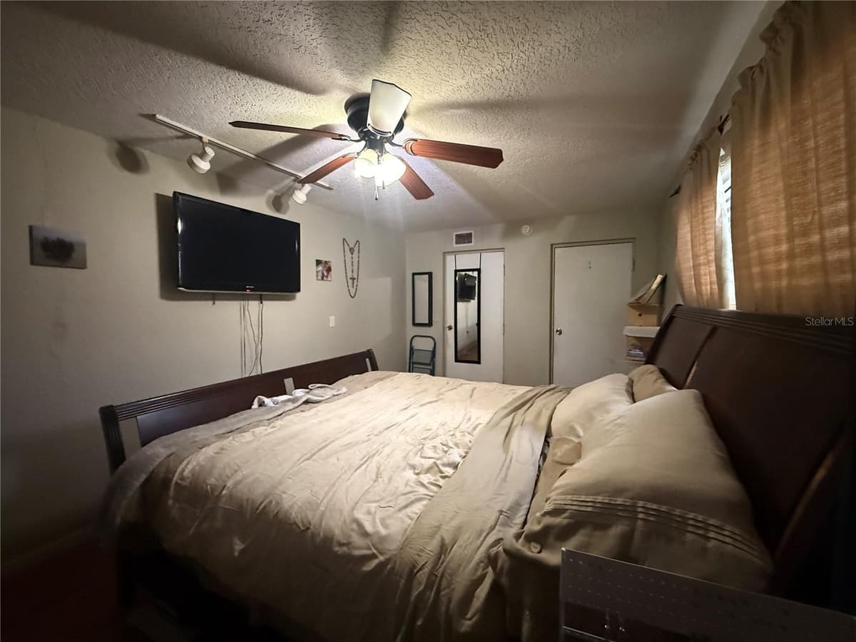 1435 TRIANGLE DRIVE — photo 10 of 18