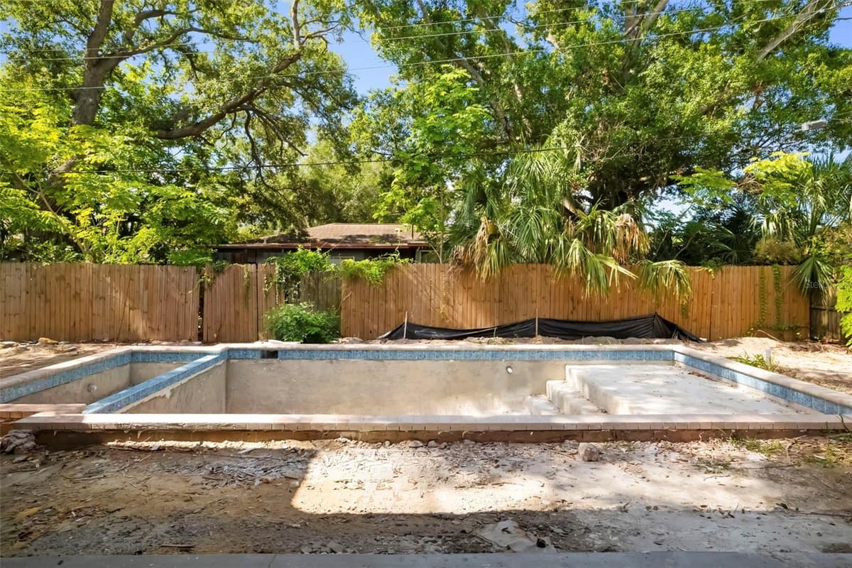 2114 FLOYD STREET — photo 10 of 25
