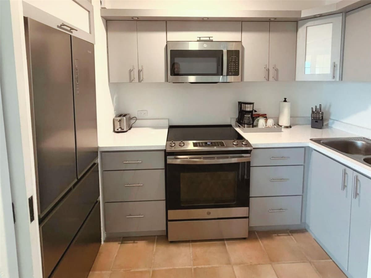 1000 LAS CASITA I, EL CONQUISTADOR AVE. — photo 9 of 18