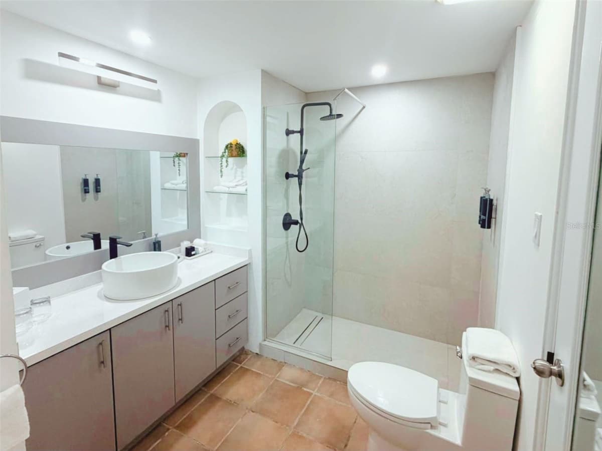 1000 LAS CASITA I, EL CONQUISTADOR AVE. — photo 12 of 18