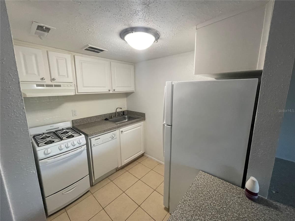 122 WATER FRONT WAY — photo 6 of 14