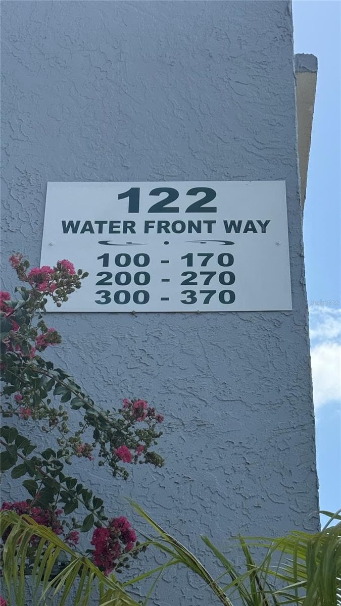 122 WATER FRONT WAY — photo 2 of 14