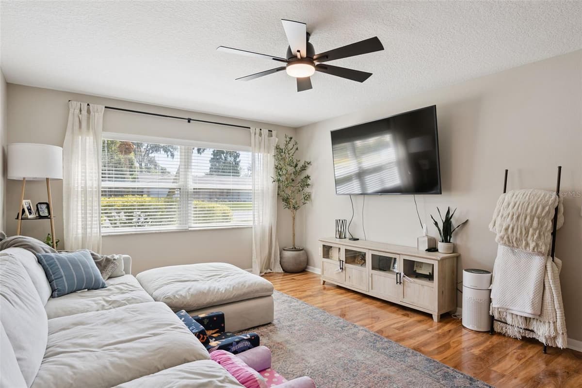 102 ASPEN PLACE — photo 10 of 23