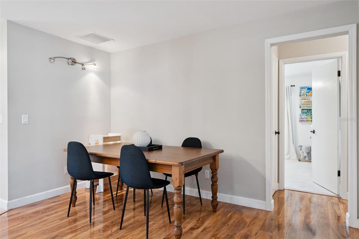102 ASPEN PLACE — photo 9 of 23
