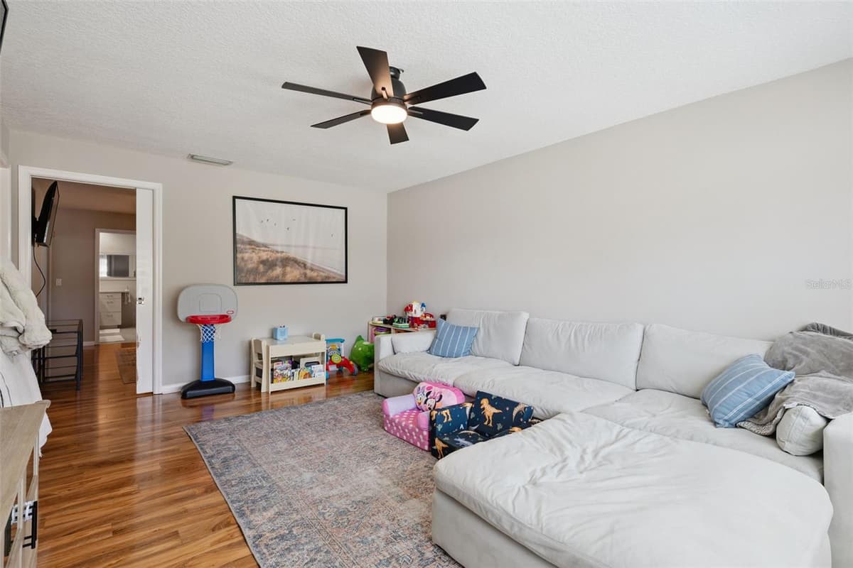 102 ASPEN PLACE — photo 11 of 23