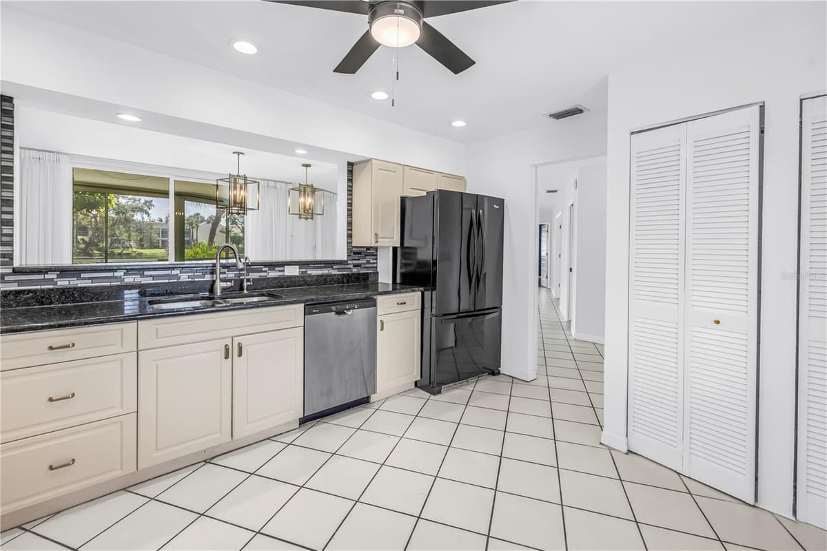 6101 34TH STREET — photo 6 of 46