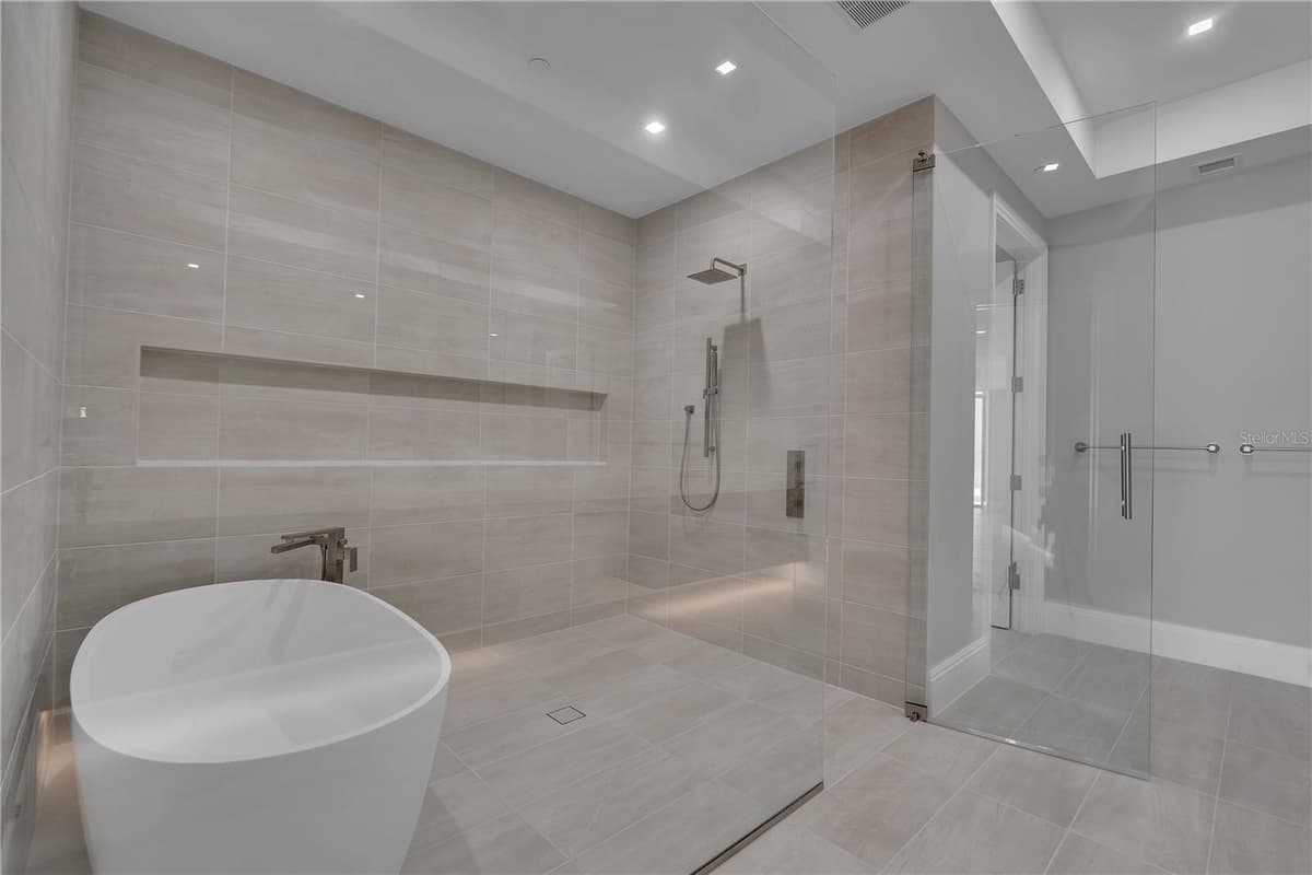 70 AVENIDA VENECCIA — photo 19 of 47