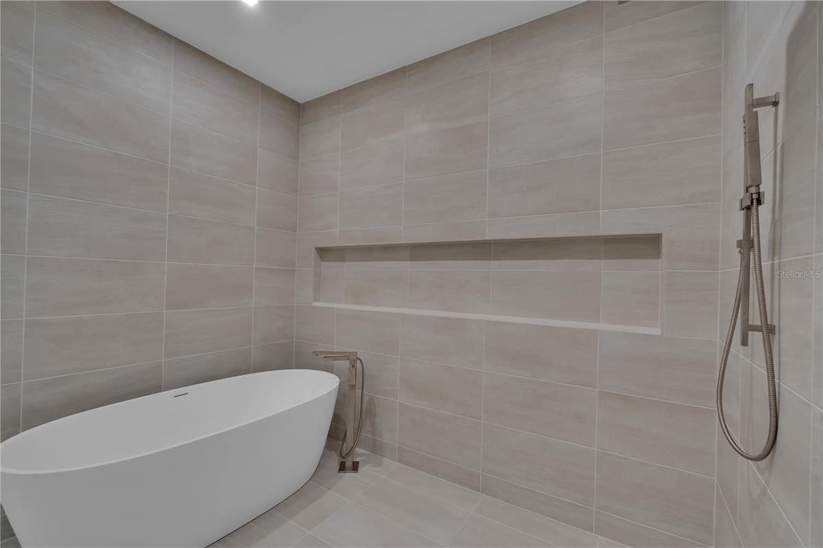 70 AVENIDA VENECCIA — photo 20 of 47