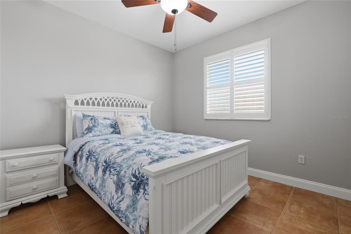 1233 SEA BREEZE COURT — photo 16 of 30