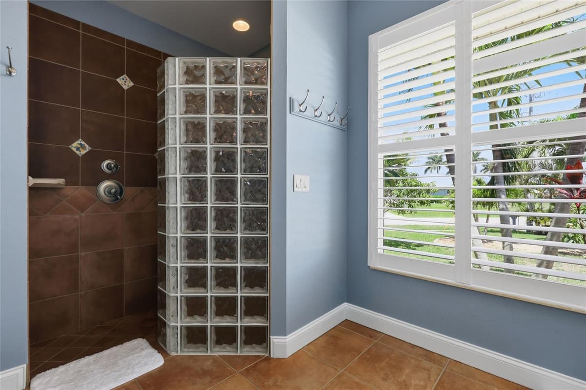 1233 SEA BREEZE COURT — photo 18 of 30
