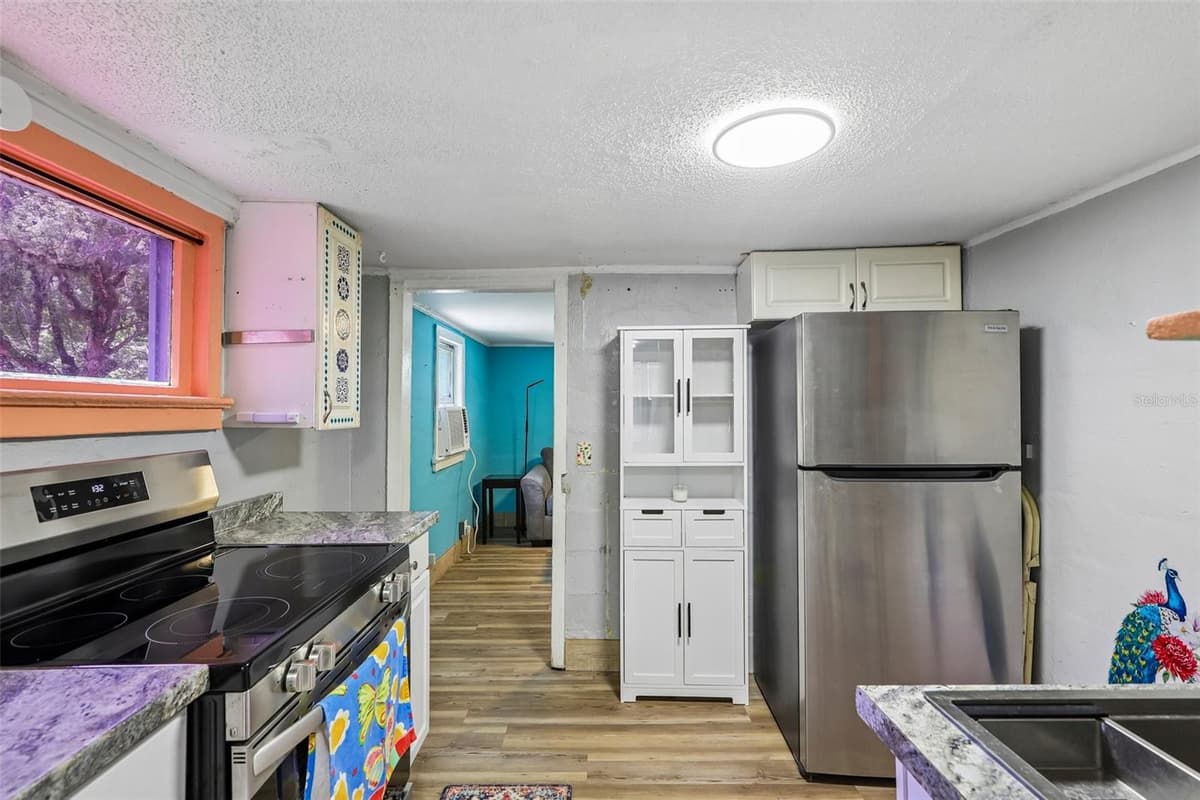 521 9TH STREET — photo 12 of 27