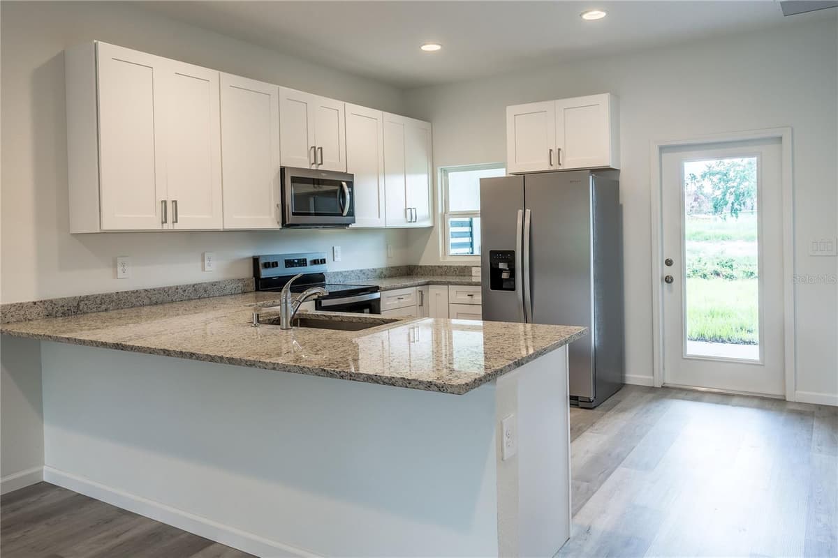 5377 VISTA LAGO DRIVE — photo 7 of 37