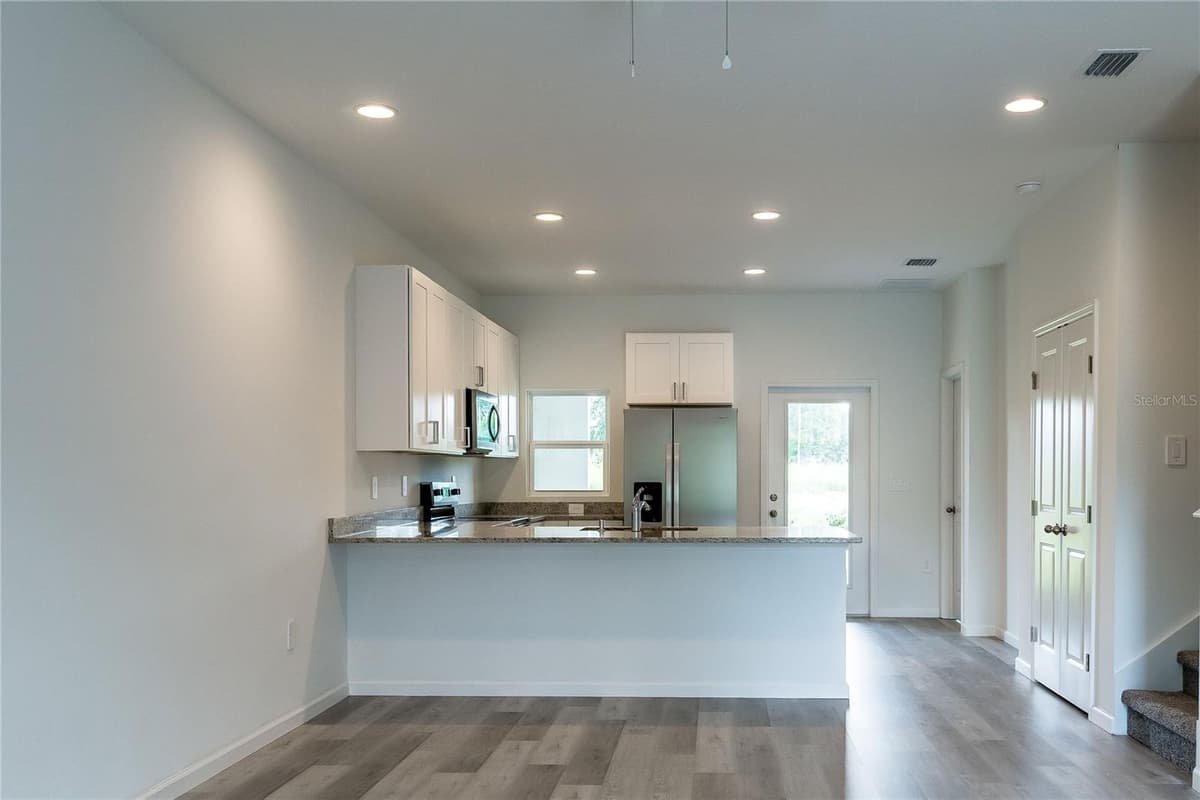 5377 VISTA LAGO DRIVE — photo 6 of 37