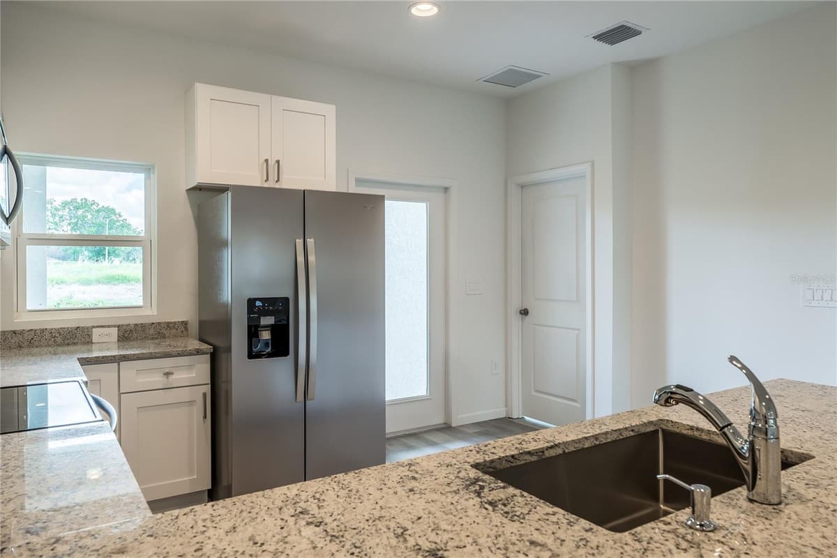 5377 VISTA LAGO DRIVE — photo 8 of 37