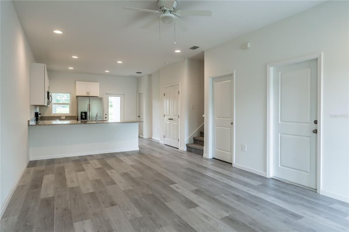 5377 VISTA LAGO DRIVE — photo 5 of 37