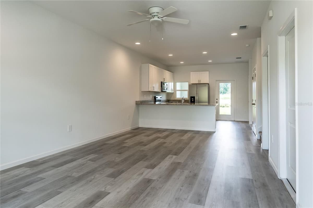 5377 VISTA LAGO DRIVE — photo 4 of 37
