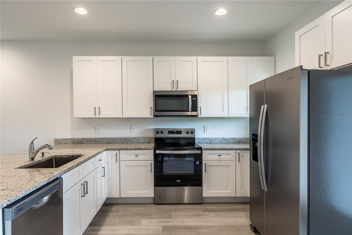 5377 VISTA LAGO DRIVE — photo 9 of 37