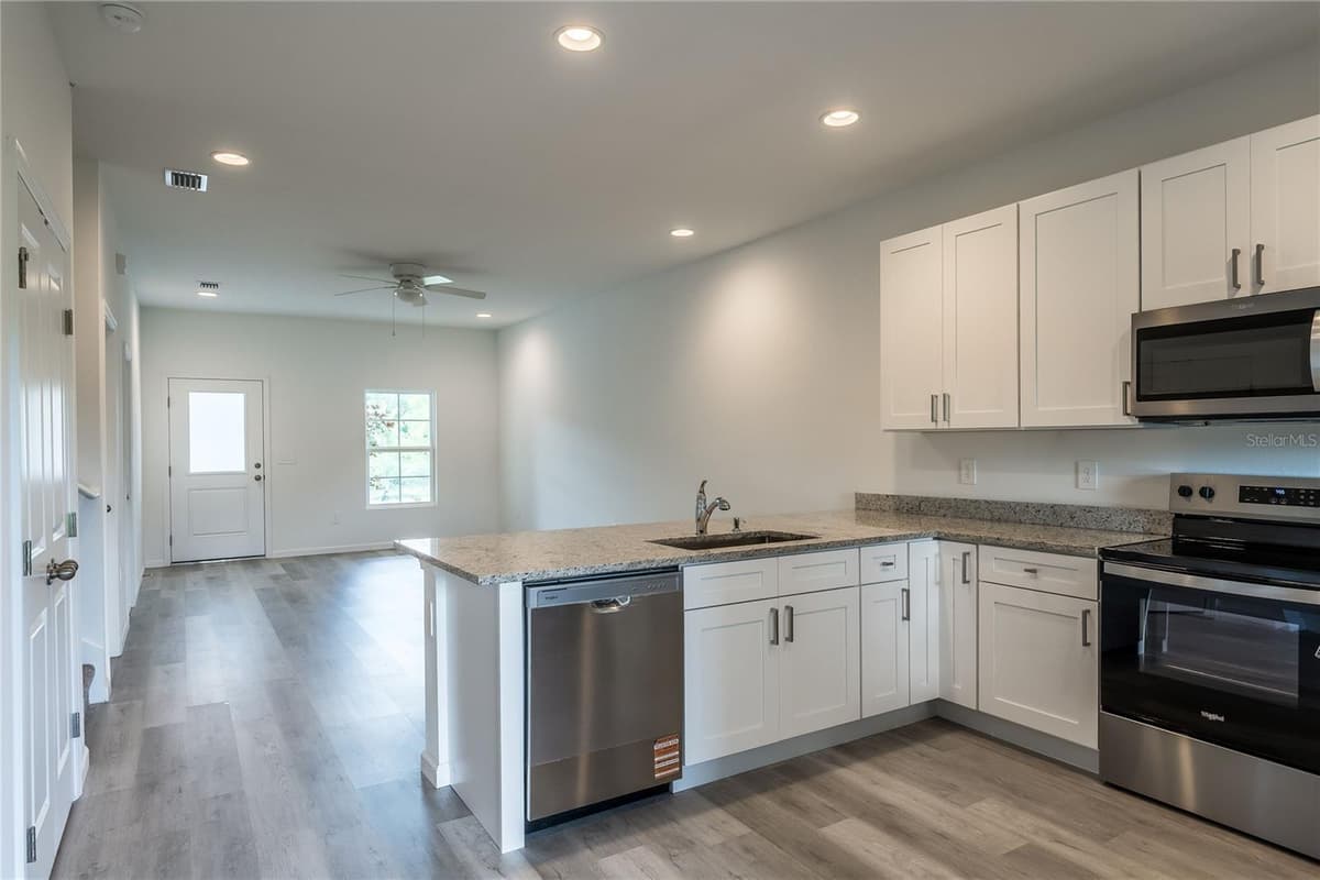 5377 VISTA LAGO DRIVE — photo 10 of 37