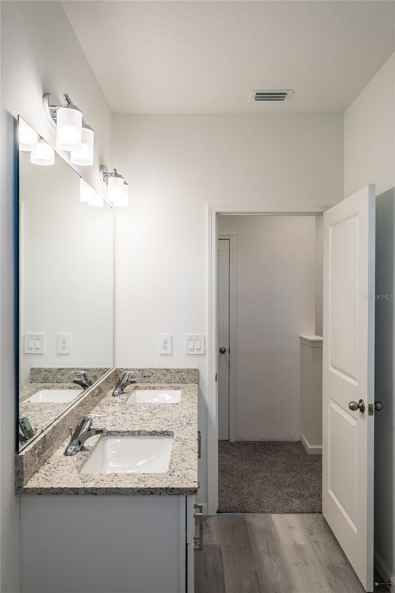 5377 VISTA LAGO DRIVE — photo 18 of 37